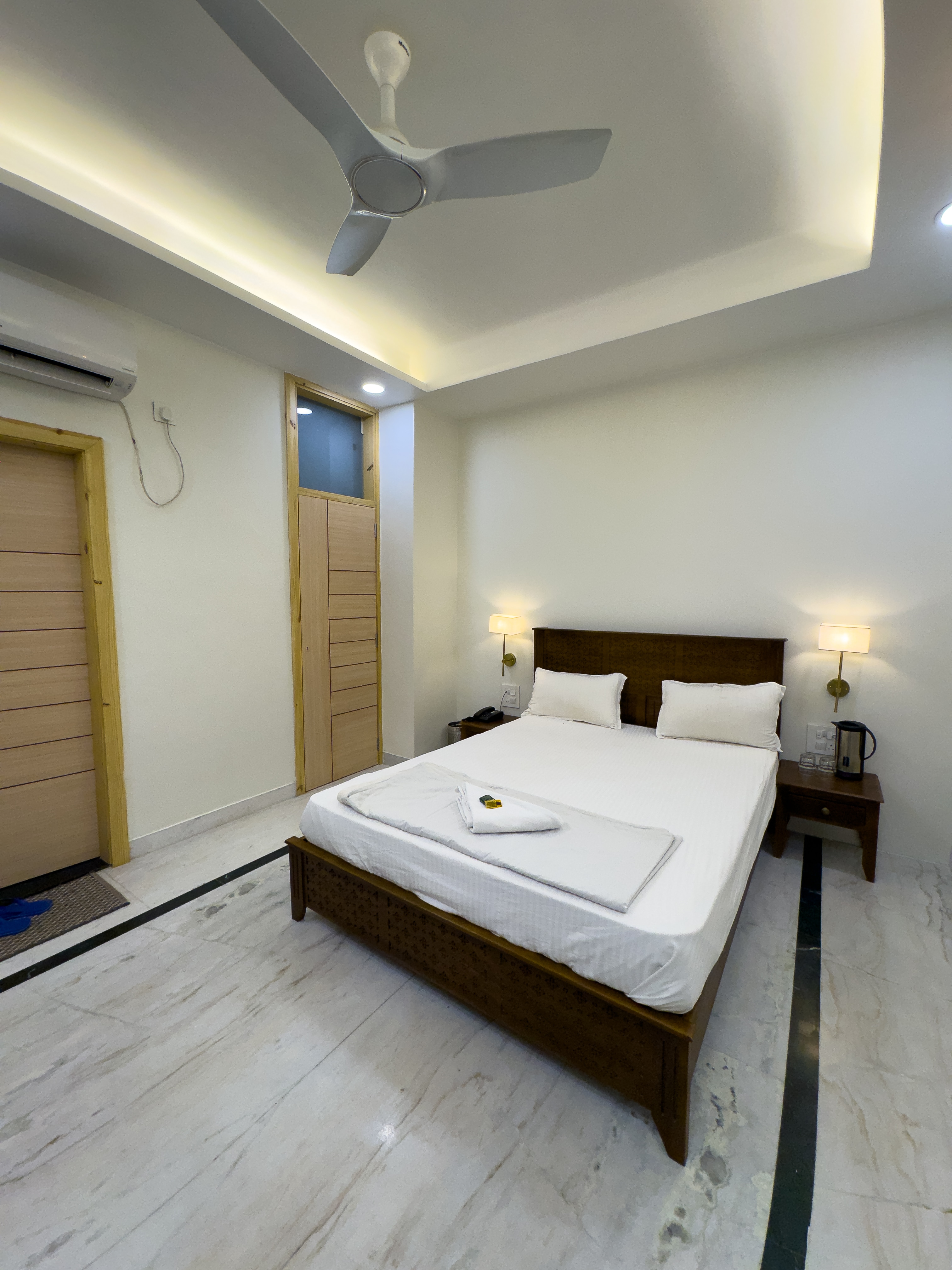Hotel Vinayak Palace - Tap to explore photos