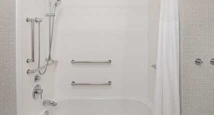 Hampton Inn Richmond West Room Type - 1 KING ACCESSIBLE TUB NS