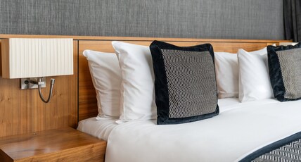 Crowne Plaza NEWCASTLE - STEPHENSON QUARTER Room Type - 1 Bedroom Suite Lounge Access