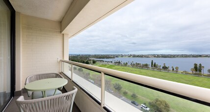 Crowne Plaza PERTH Room Type - 1 King Premium Swan River View Balcony Top Floor Crowne Plaza PERTH Room Type - 1 King Premium Swan River View Balcony Top Floor