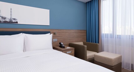 Hampton by Hilton Astana Triumphal Arch Room Type - QUEEN ROOM