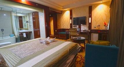 Skycity Hotel Room Type - Deluxe Jacuzzi Room with Bathtub