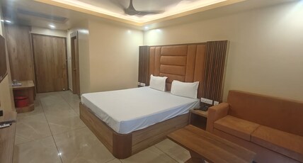 Hotel Gokul Palace Room Type - Deluxe Room with Balcony