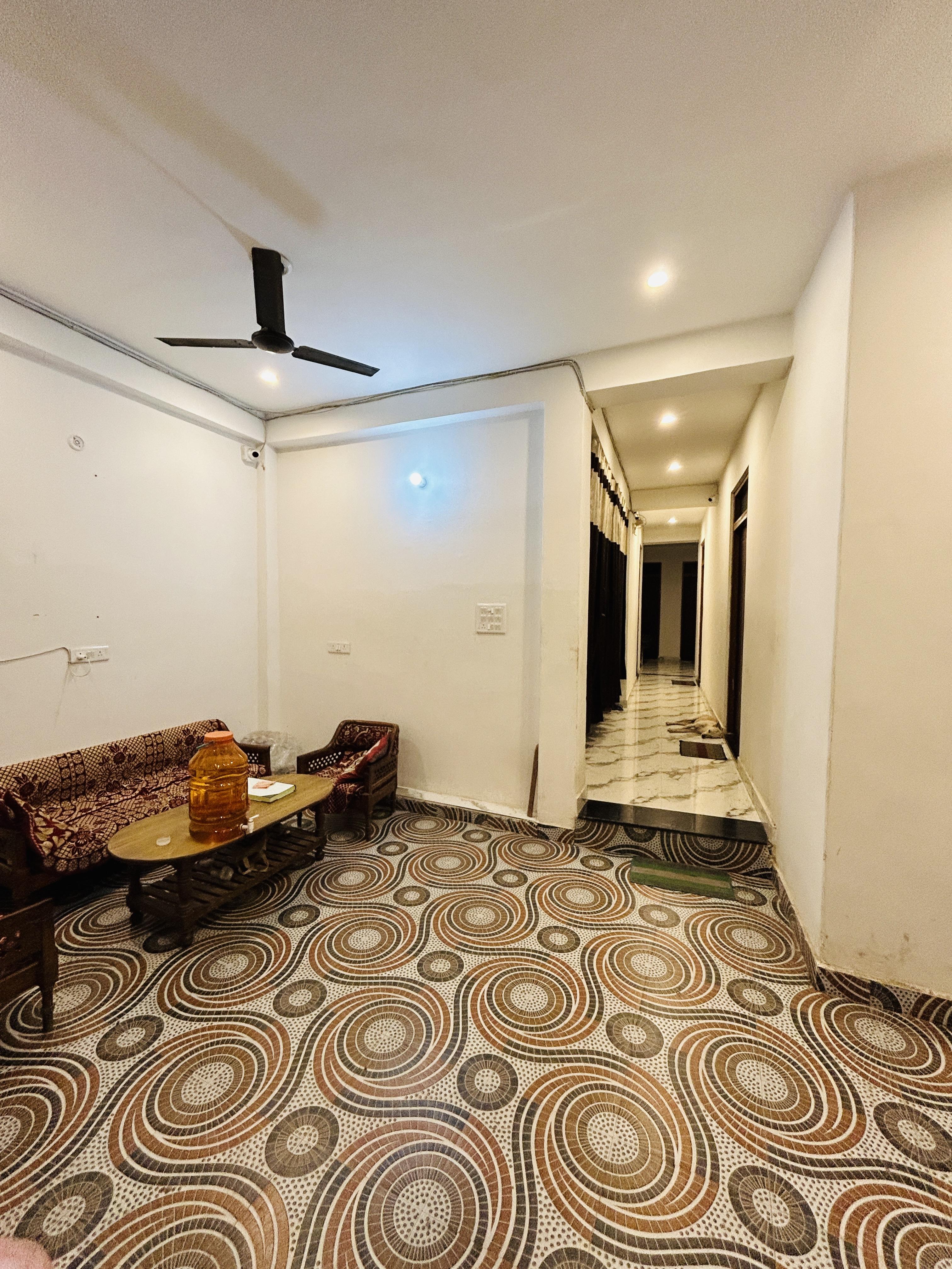 Mangal Kashi P Guest House - Tap to explore photos