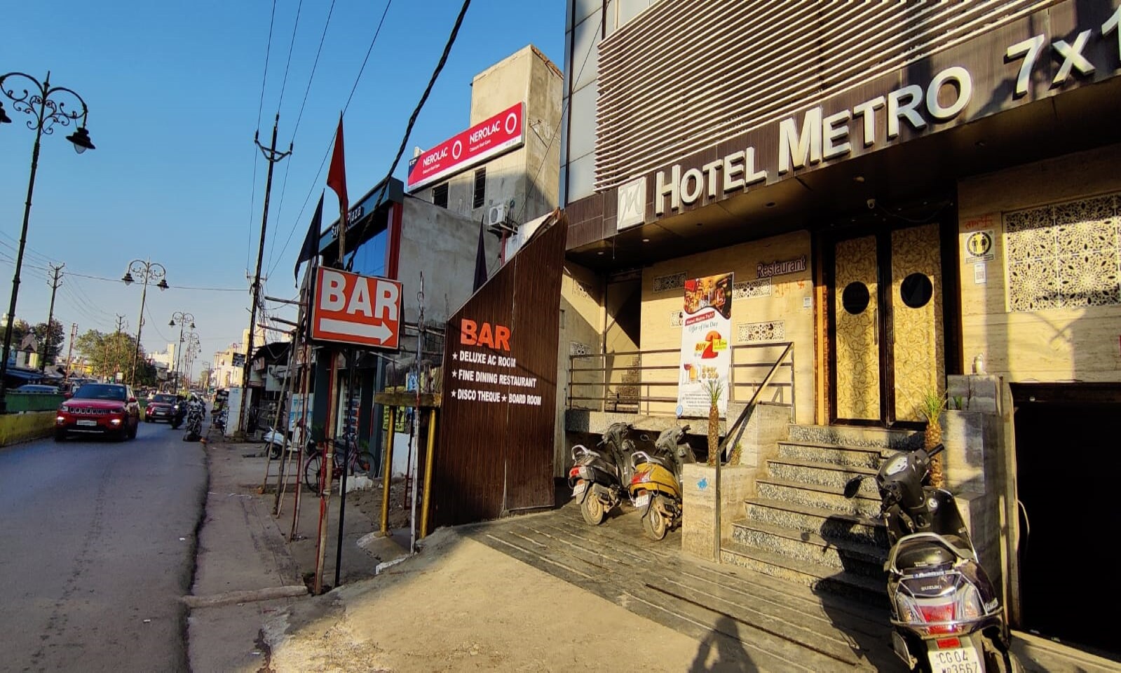 Hotel Metro - Tap to explore photos