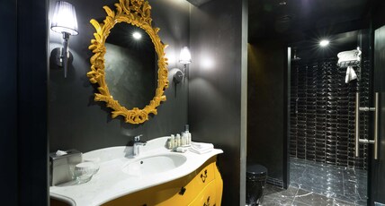 DoubleTree by Hilton Hotel Izmir Airport Room Type - KING DELUXE ROOM