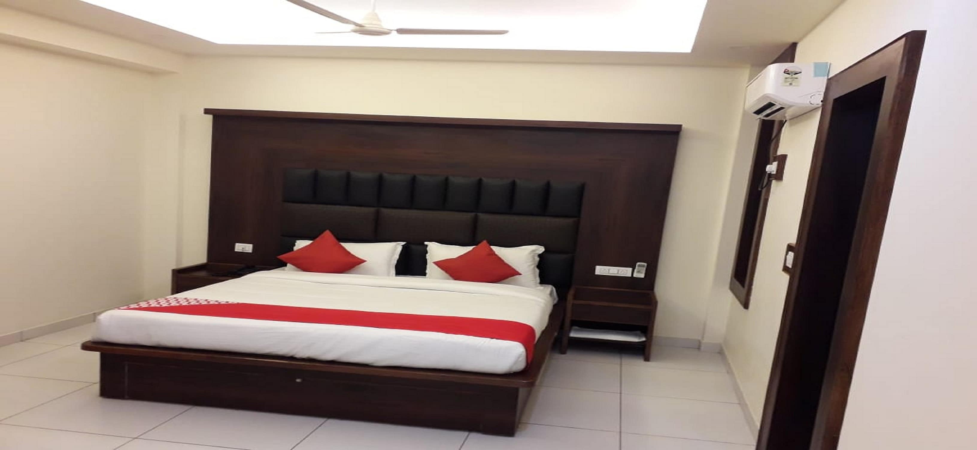 Royal Stay Near Katra Railway Station - Tap to explore photos