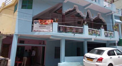 CHAUHAN LODGE Room Type - DELUXE ROOM