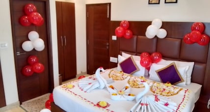 Hotel Crosswind West Room Type - Premium Room with Complete Shimla view Hotel Crosswind West Room Type - Premium Room with Complete Shimla view