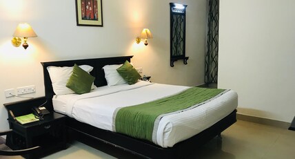 BELLMOUNT MUNNAR Room Type - DELUXE ROOM