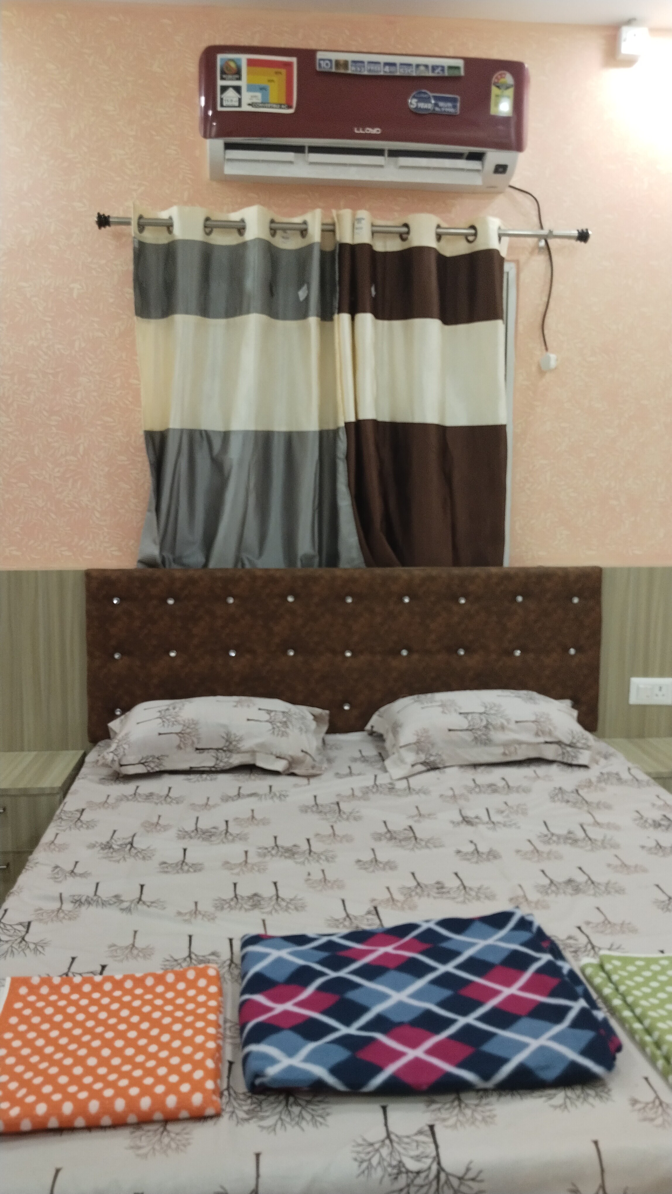 Shravan Hotel - Tap to explore photos