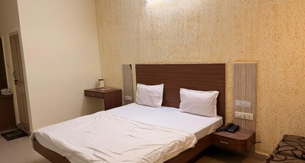 HOTEL SHREE SAI SHRADDHA Room Type - Non Ac Deluxe (O.S.)