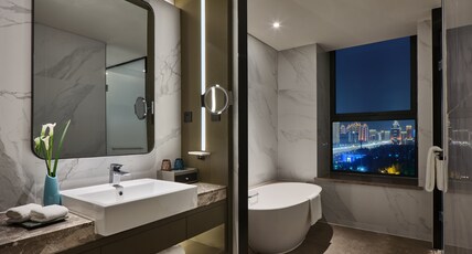 Crowne Plaza WUHAN DEVELOPMENT ZONE Room Type - 1 King One Bedroom Suite Lounge Access