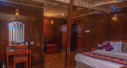 Divine Himalayan Resort - 400 Mts from Mall Road, Darjeeling Room Type - British Room