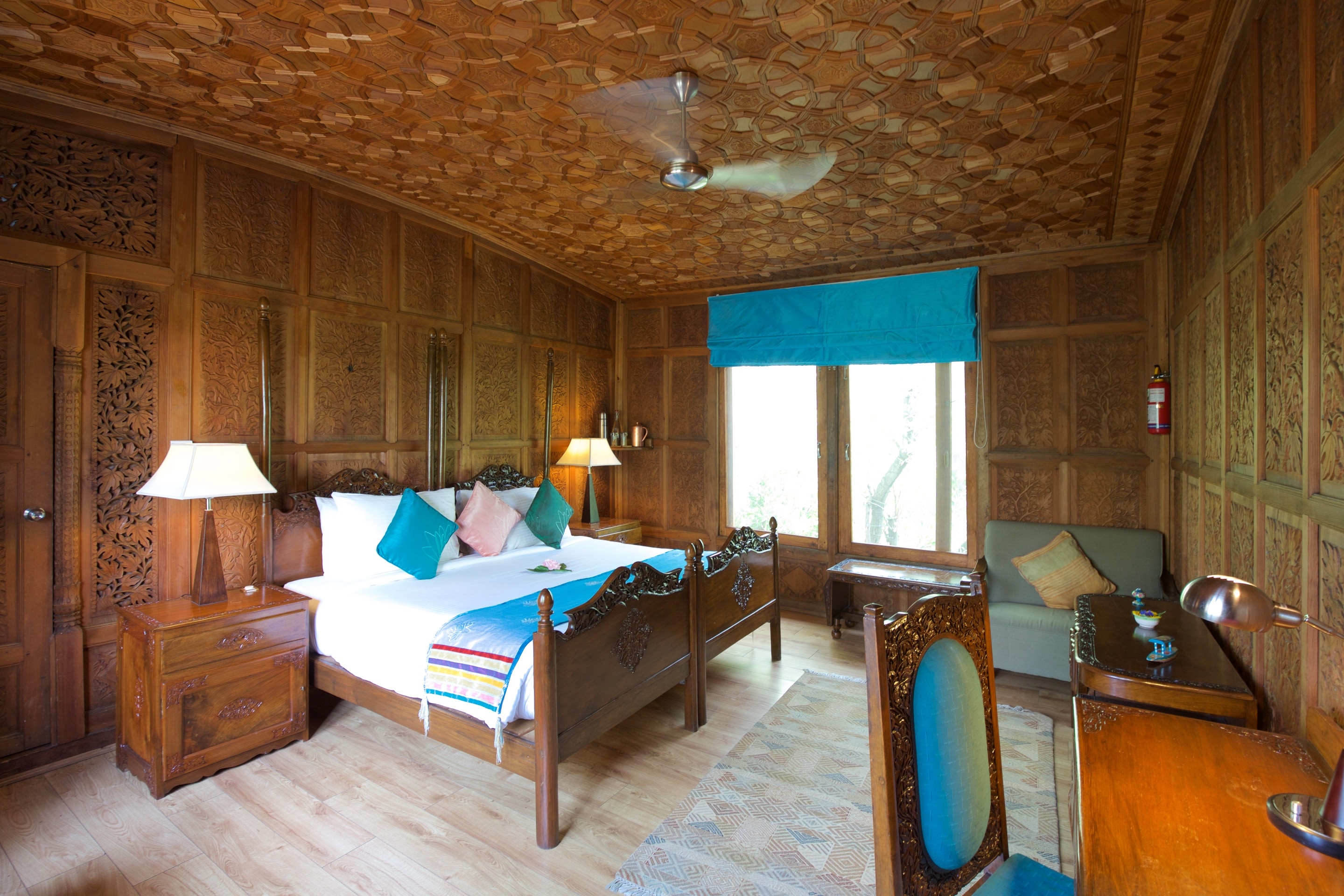Sukoon Houseboat - Tap to explore photos