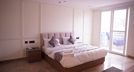 HOTEL ELVILLA Room Type - Deluxe Room