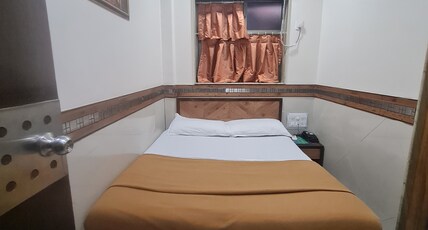 Hotel Sharda, Marine Lines Room Type - Deluxe