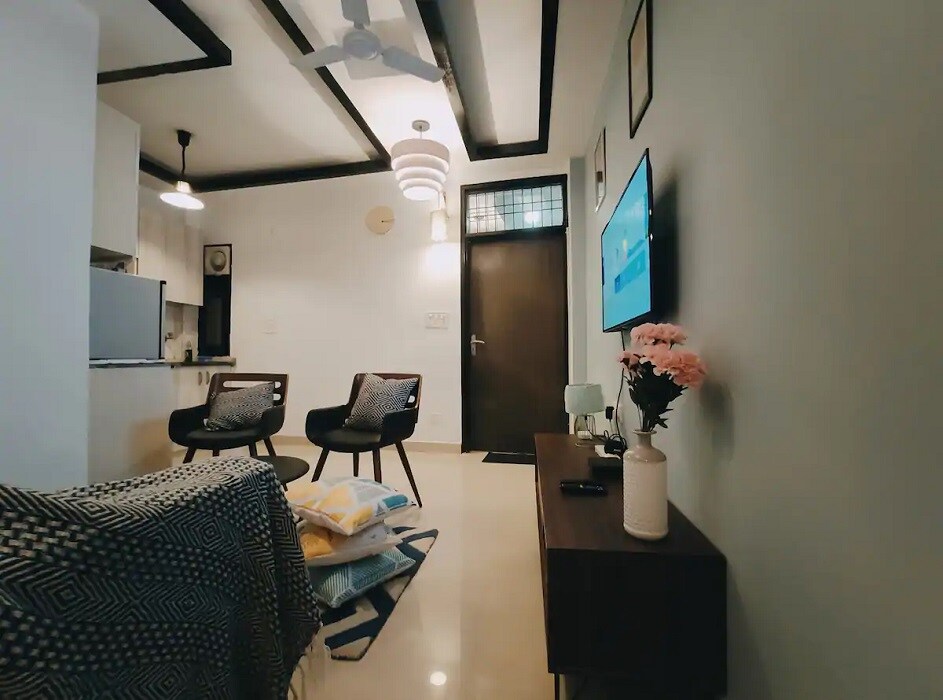 Sundae Airport Metro Dwarka 2 BHK - Tap to explore photos