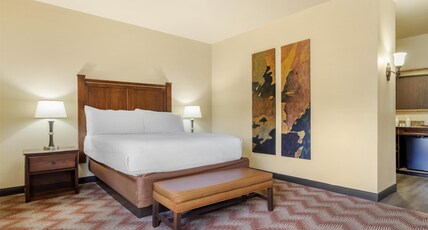 Best Western Plus Cimarron Hotel & Suites Room Type - 1 Queen Bed, Non-Smoking, Pillowtop Bed, 32-Inch Lcd Television, Microwave And Refrigerator, Full Br