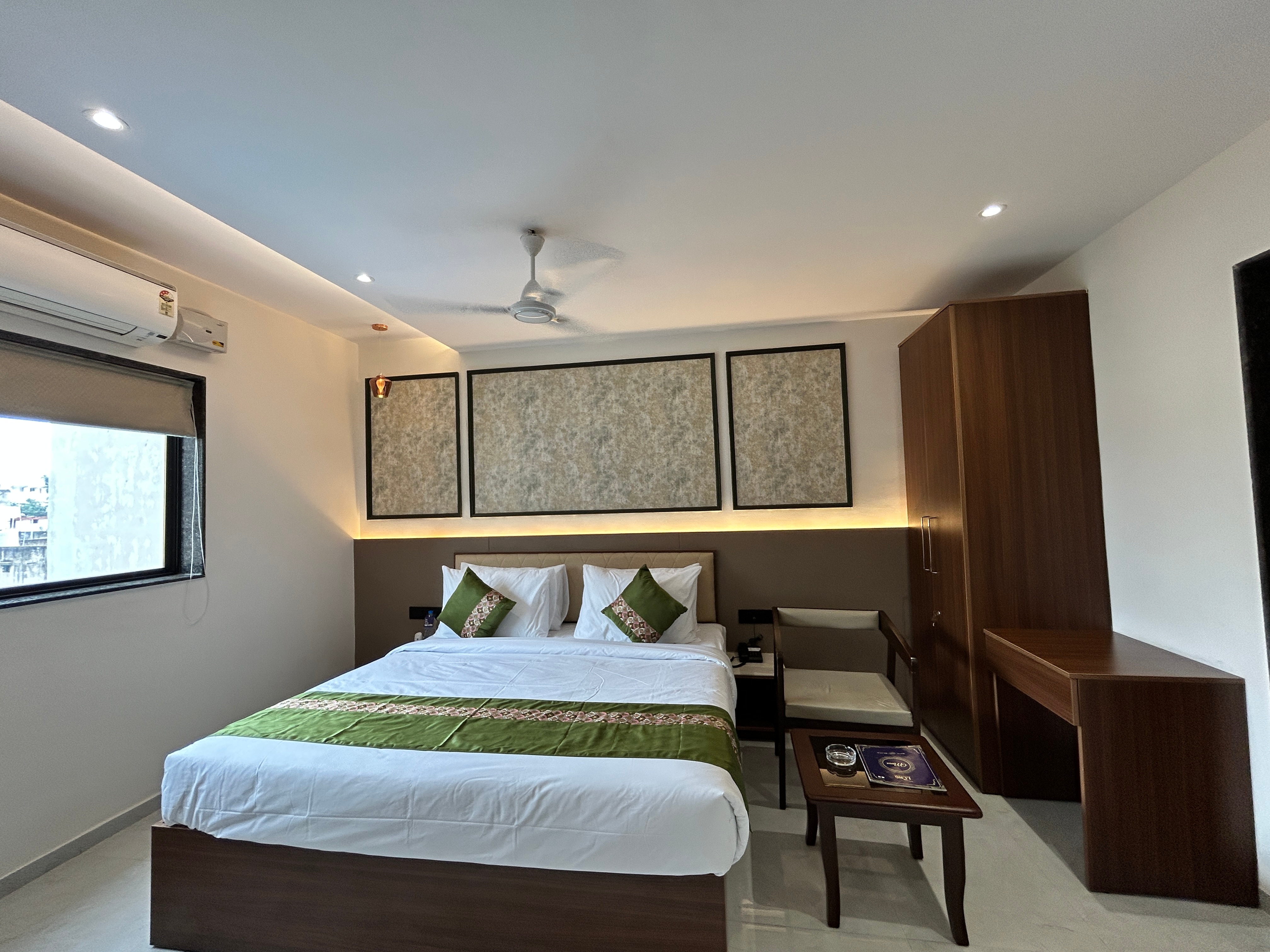 Hiive by Convivial Hotels @ Raipur Railway Station - Tap to explore photos