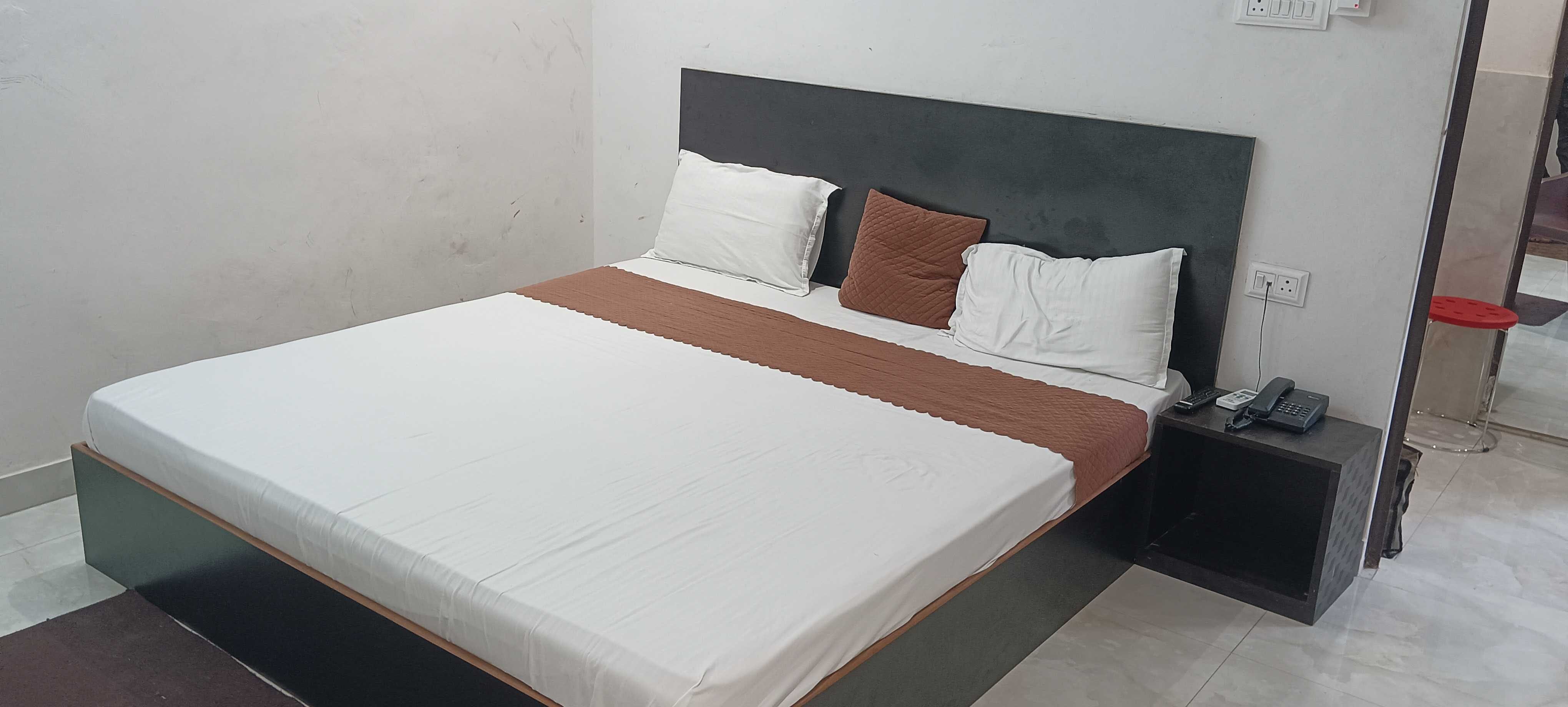 Hotel O DEV DARSHAN PAYING GUEST HOUSE - Tap to explore photos