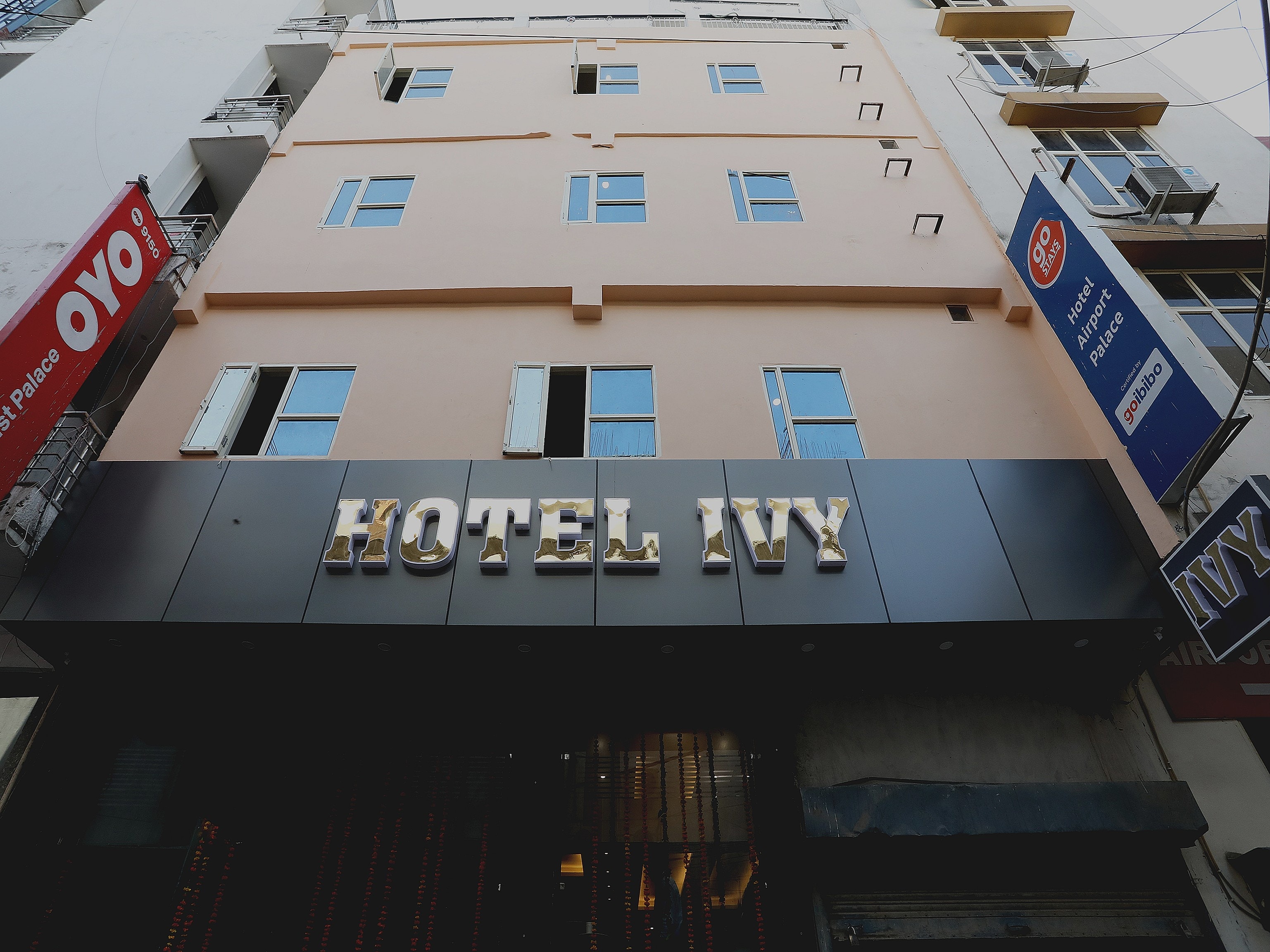 Hotel Ivy - Tap to explore photos