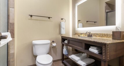 Best Western Plus Cimarron Hotel & Suites Room Type - Suite-2 Queen Beds, Non-Smoking, Sofabed, Lounge Area, Microwave And Refrigerator, Full Breakfast