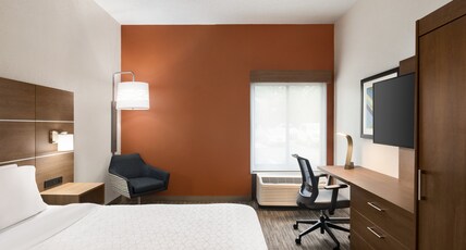 Holiday Inn Express VERO BEACH-WEST (I-95) Room Type - 1 King Standard Mobility Accessible Tub