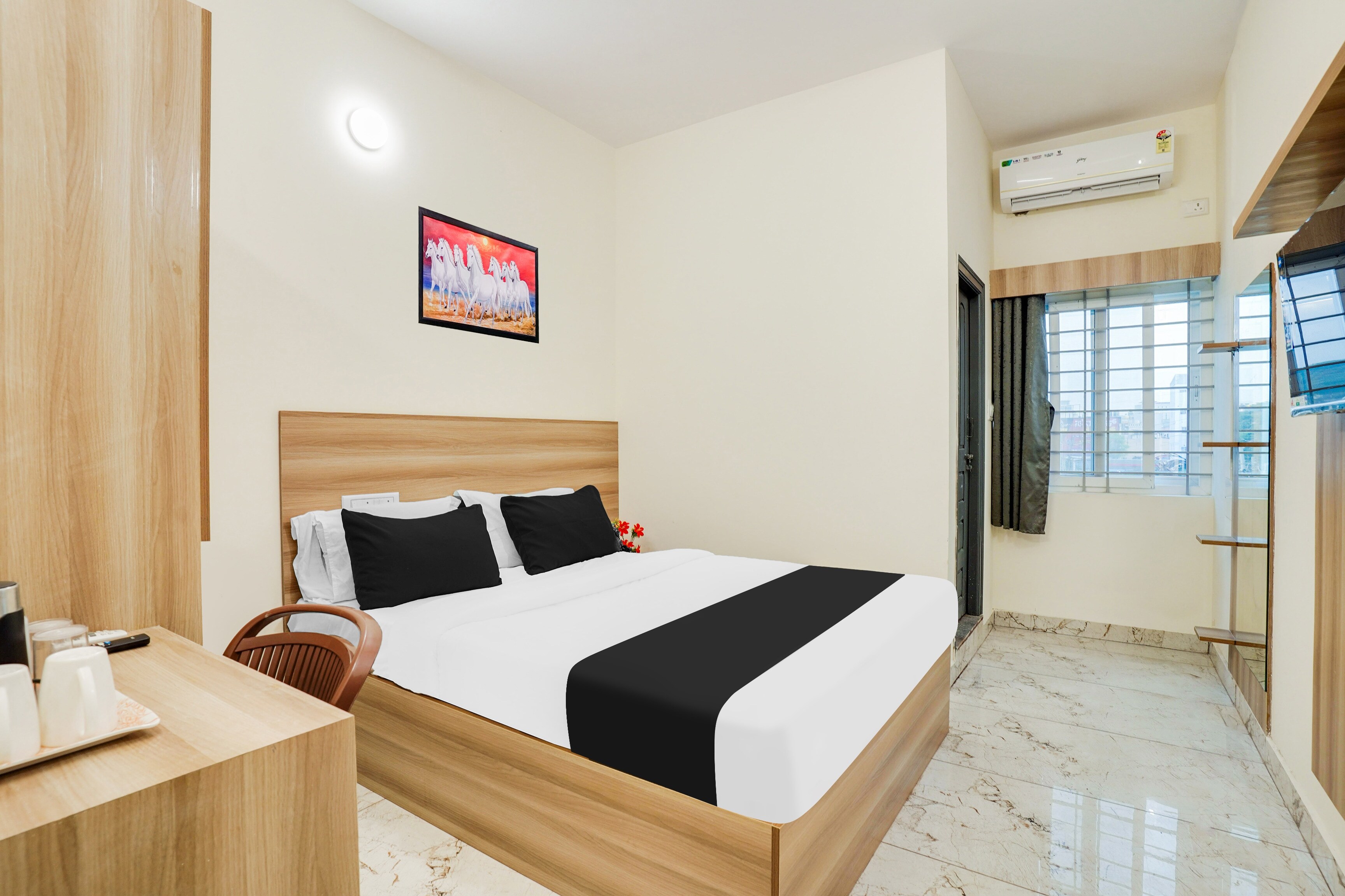 Hotel O XOTEL Near HSR - Tap to explore photos