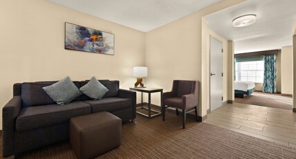 Hilton Garden Inn Williamsburg Room Type - 1 KING BED 1 BEDROOM SUITE