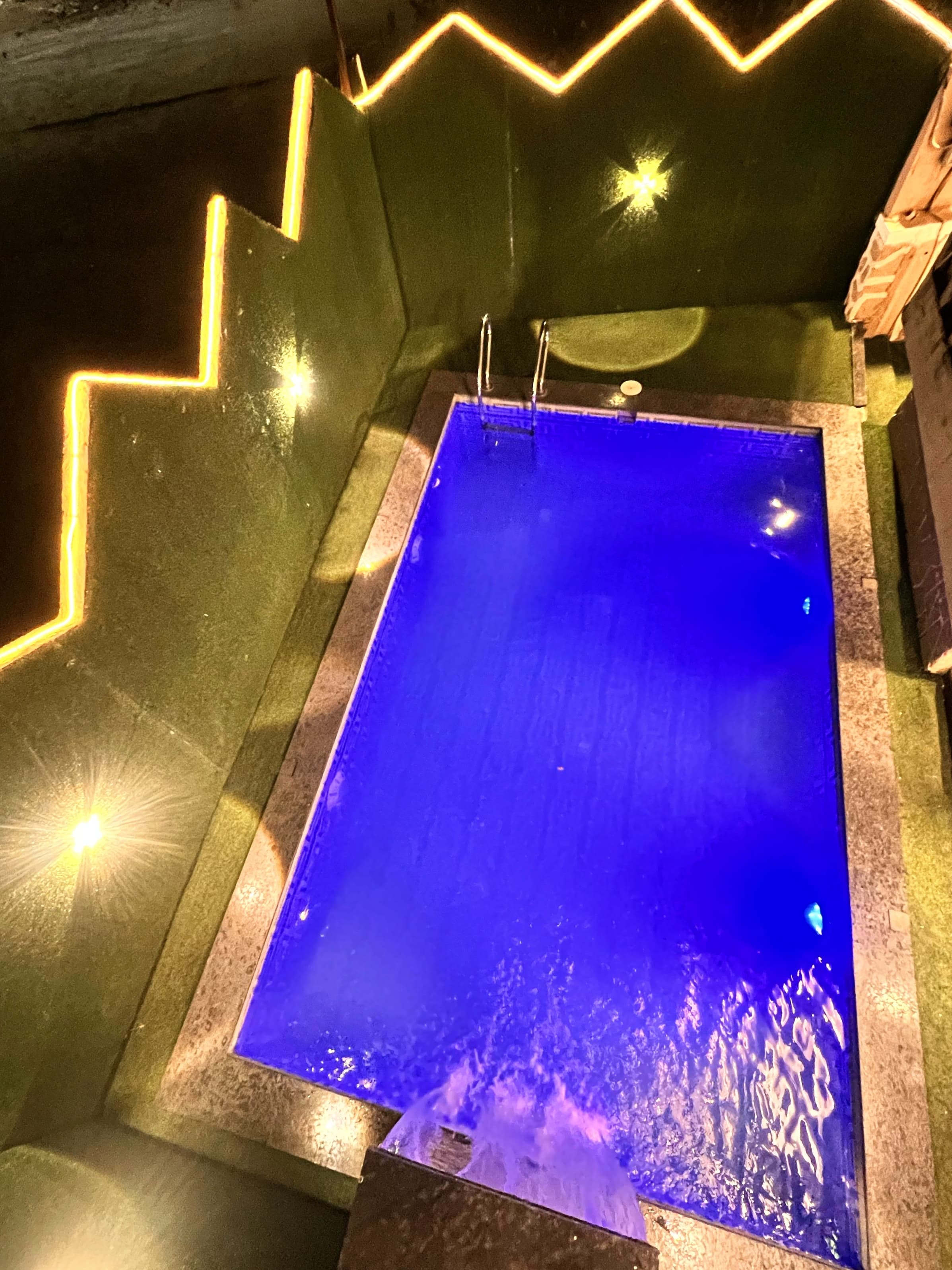 Casa Bliss 3bhk - Tap to explore photos