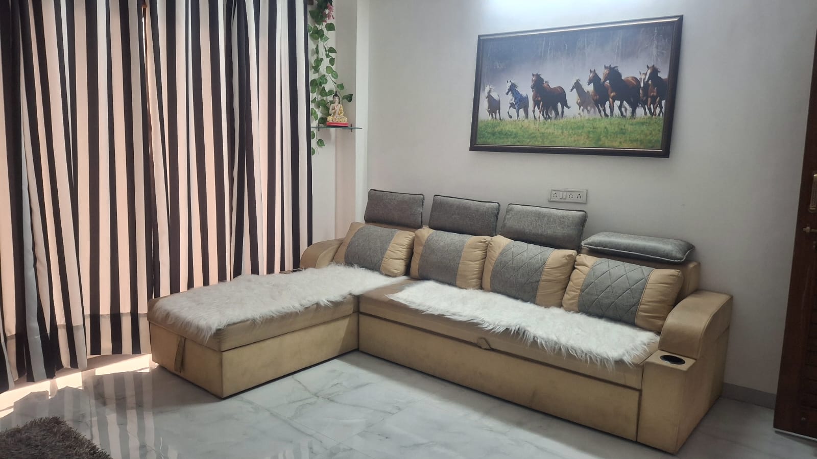 Vaishnav Apartment for Homestay - Tap to explore photos