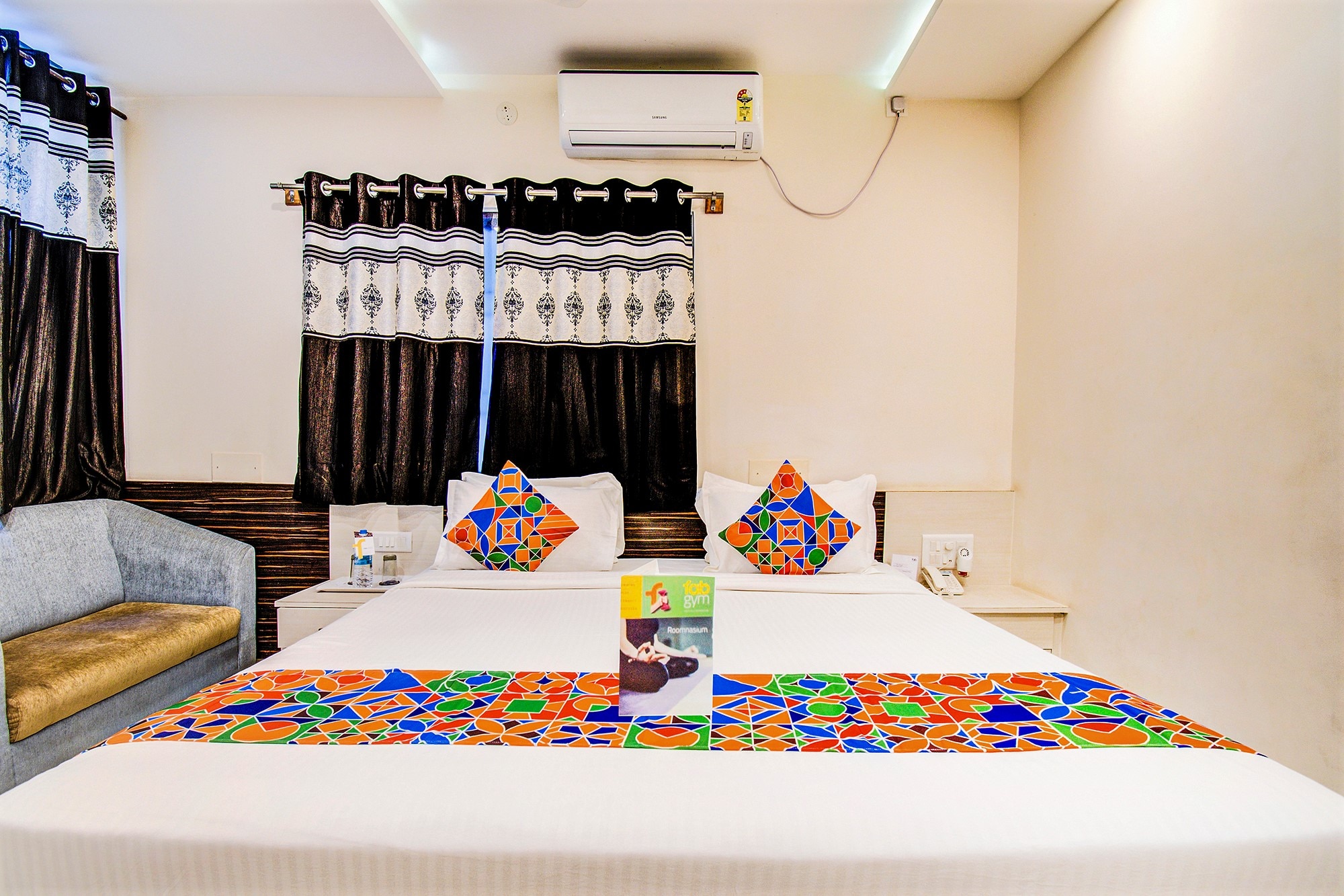 FabHotel Corporate Crown - Nr. Jyoti Nivas University - Tap to explore photos