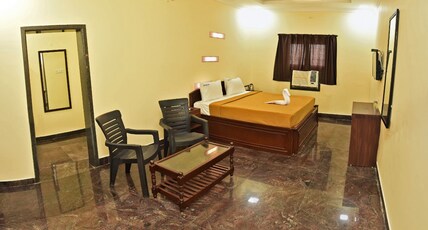 AURA EAST BAY HOTEL Room Type - Deluxe Room