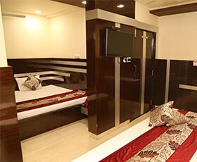 Hotel Amna Palace - Tap to explore photos