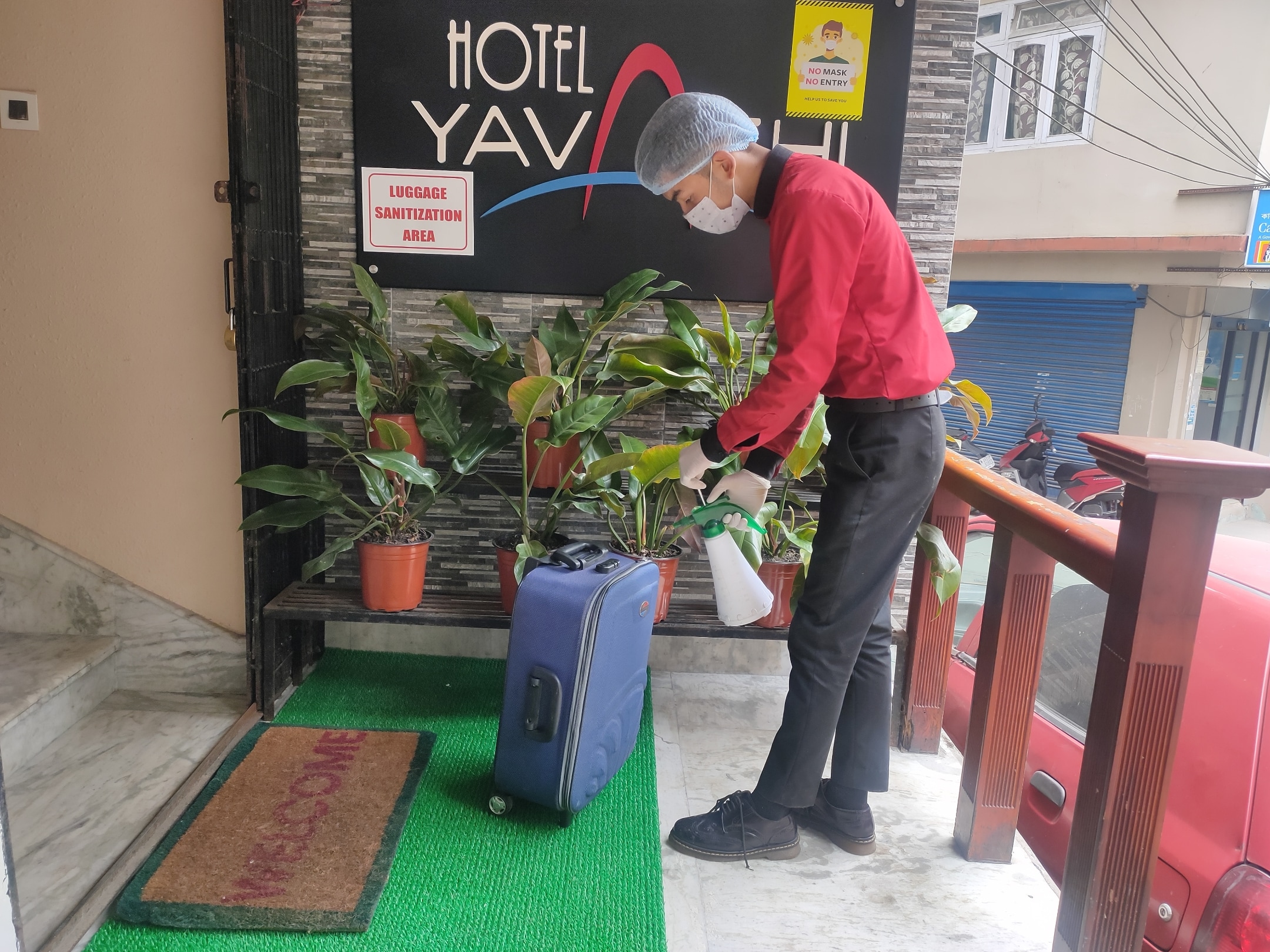 Hotel Yavachi - 300 mts from MG Marg - Tap to explore photos