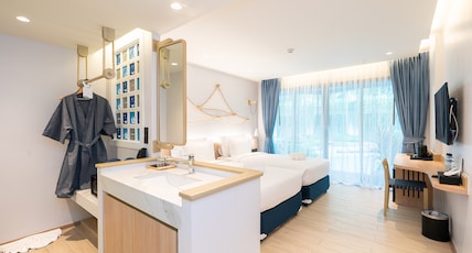 Panwaburi Beachfront Resort Room Type - Deluxe Pool Access Twin Bed Panwaburi Beachfront Resort Room Type - Deluxe Pool Access Twin Bed