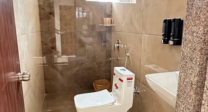 Innzoy Hotels - DLF Road Room Type - Deluxe Room