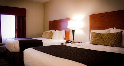 BEST WESTERN PLUS ARROWHEAD Room Type - Accessible - 2 Queen, Mobility Accessible, Communication Assistance, Bathtub, Non-Smoking, Full Brea BEST WESTERN PLUS ARROWHEAD Room Type - Accessible - 2 Queen, Mobility Accessible, Communication Assistance, Bathtub, Non-Smoking, Full Brea