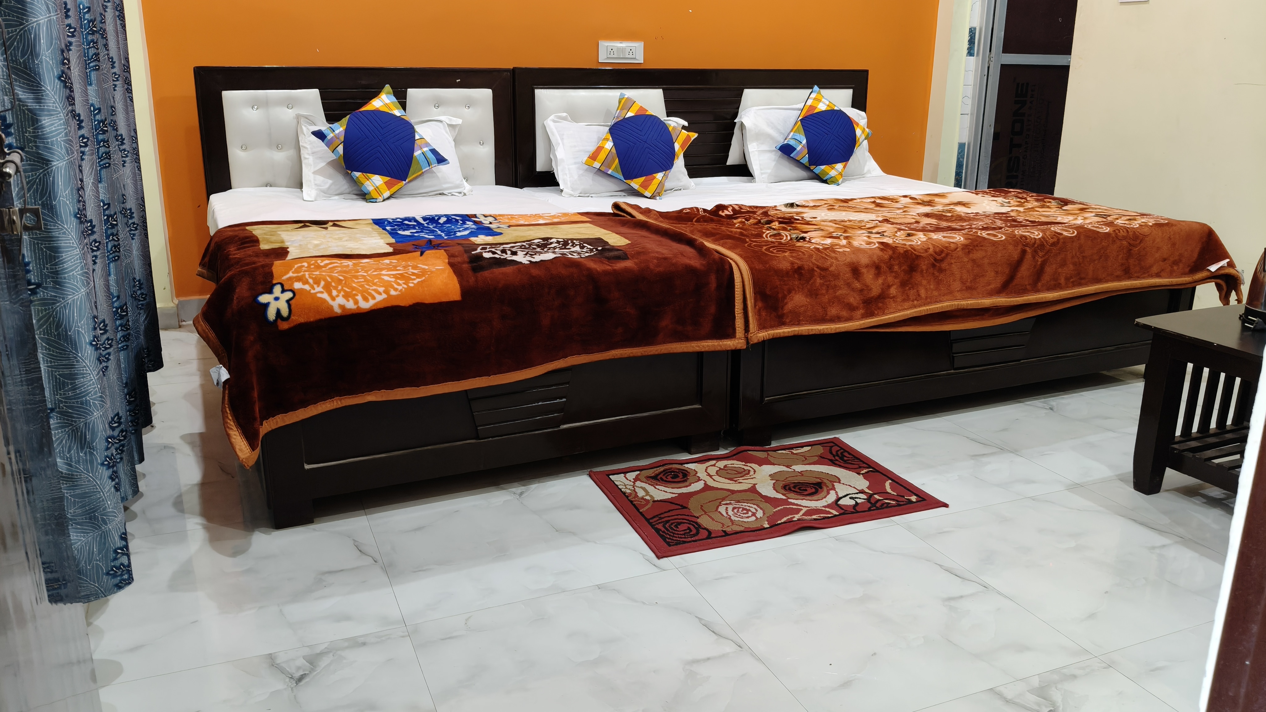 Sri Narayan Home Stay - Tap to explore photos