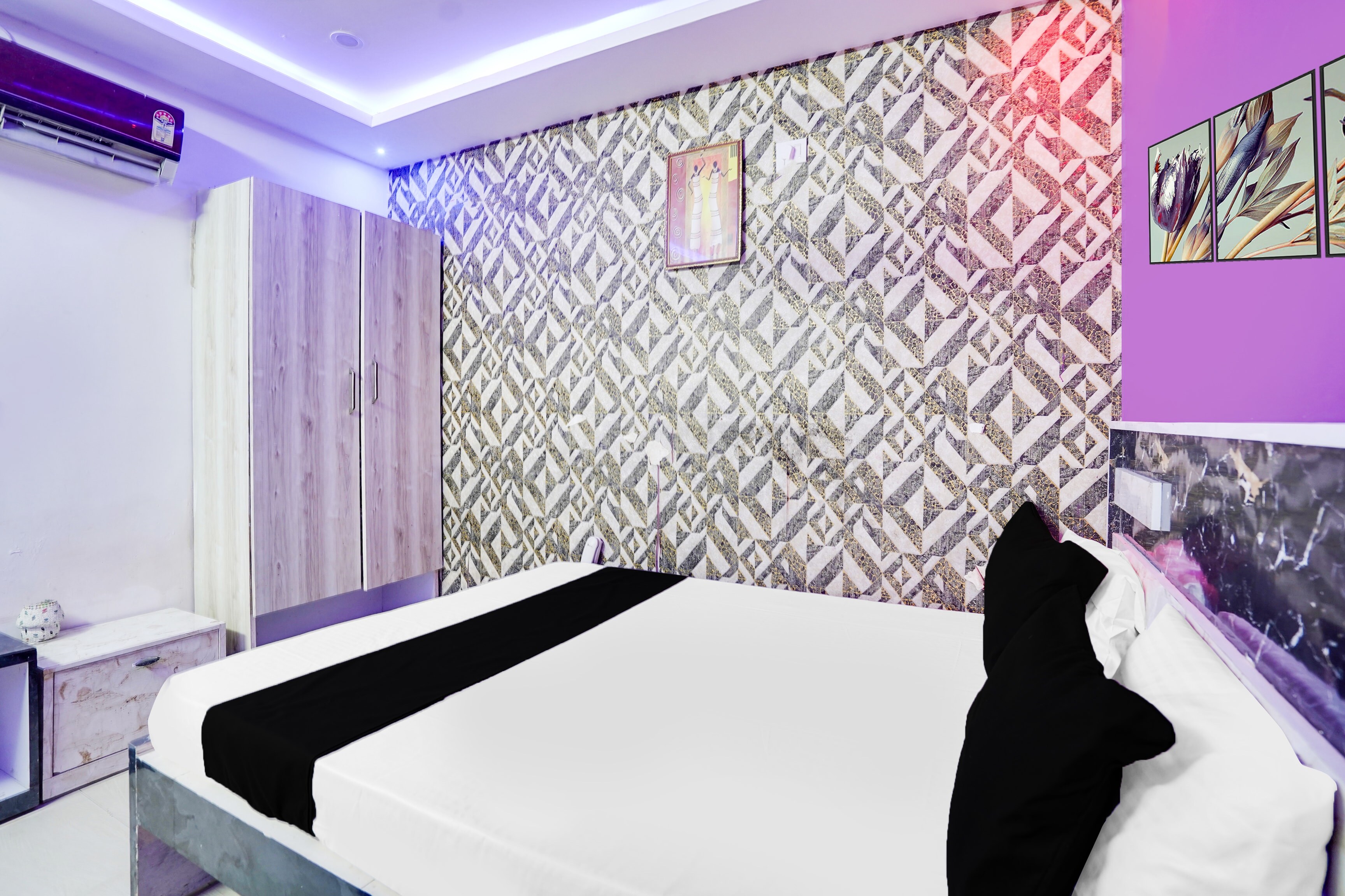 Hotel O Jalsa - Tap to explore photos