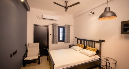 Corbelli Homestay Room Type - Corbelli Homestay - Grey & White