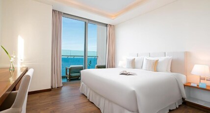 A La Carte Danang Beach Hotel Room Type - One-bedroom Ocean View Suite with Balcony