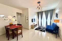 2BHK Blissful | 5min from Airport | Zennova Stays