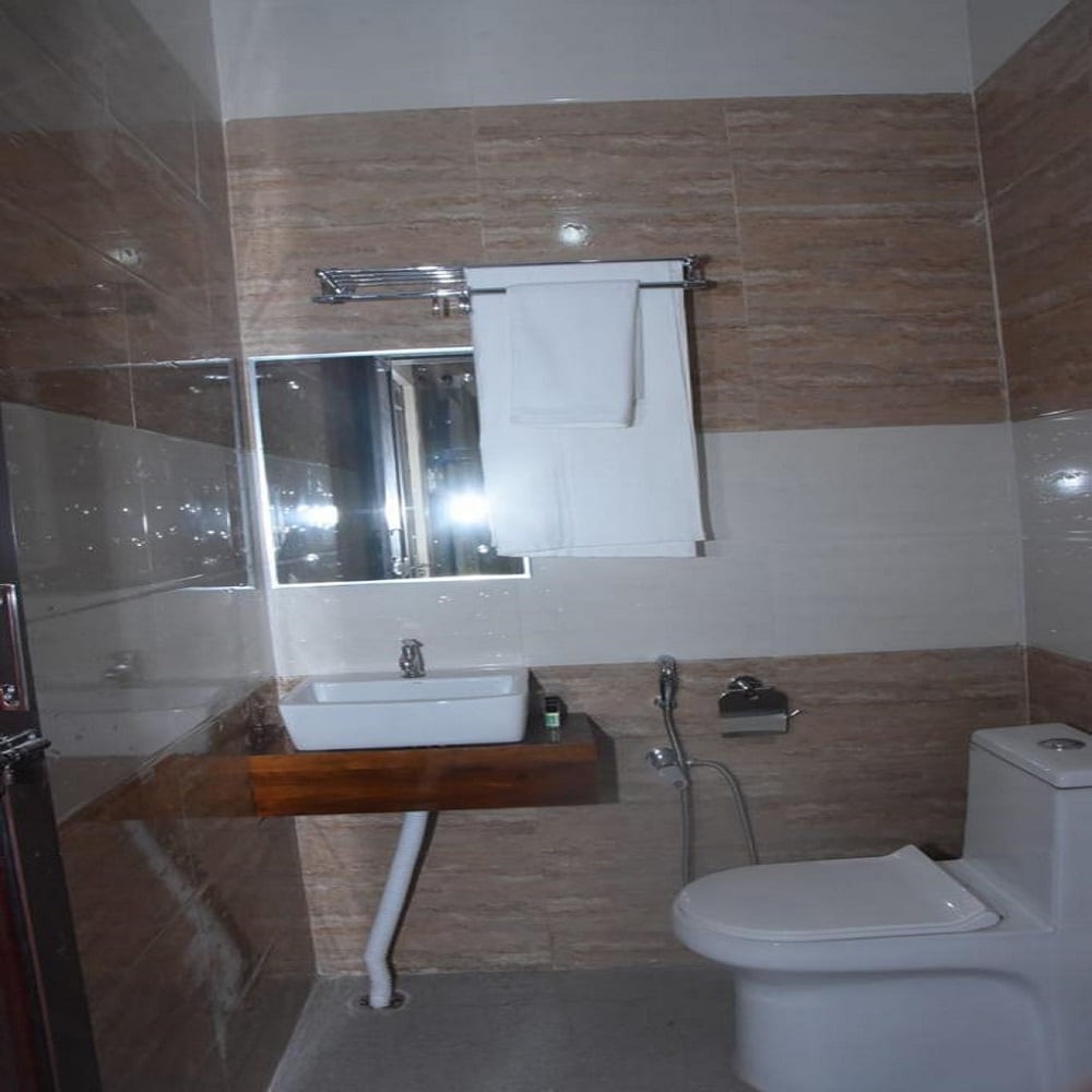 Hotel Mansarovar - Tap to explore photos