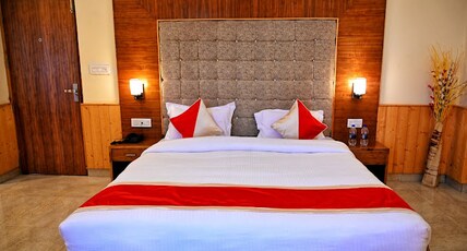 HighQ Manali Room Type - Deluxe Room