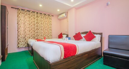 OYO 137 Hotel Pranisha Inn Room Type - Deluxe