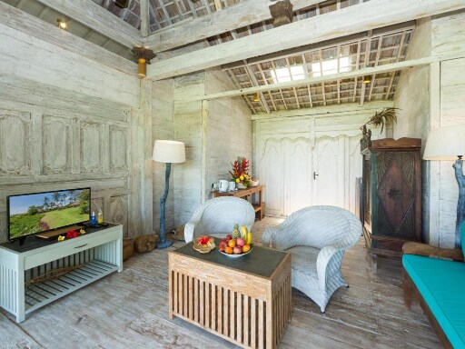 Sungai Tinggi Beach Villa - Tap to explore photos