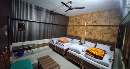 J.M.S GUEST HOUSE Room Type - Standard Four Bed