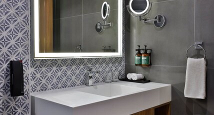 Staybridge Suites AL KHOBAR CITY, an IHG hotel Room Type - 1 King Bed Accessible Suite